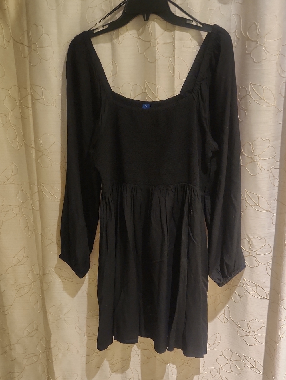 Women’s Black Long-Sleeve Square-Neck Dress W/Pockets